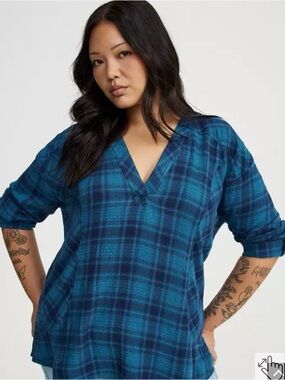 Torrid V-Neck Blue Plaid Women’s Tunic Top